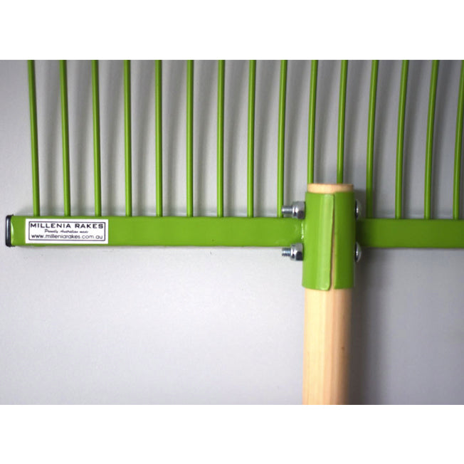 Millenia Rakes Classic Metal Stable Fork