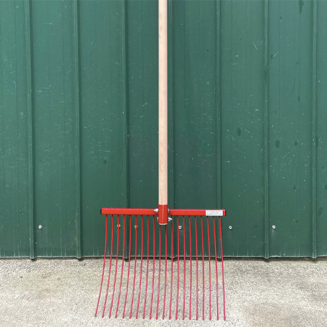 Millenia Rakes Classic Metal Stable Fork